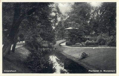 12822 Gezicht op de Westbuitensingel in het Plantsoen-Zuid te Amersfoort uit het oosten; met links het Beukenlaantje en ...